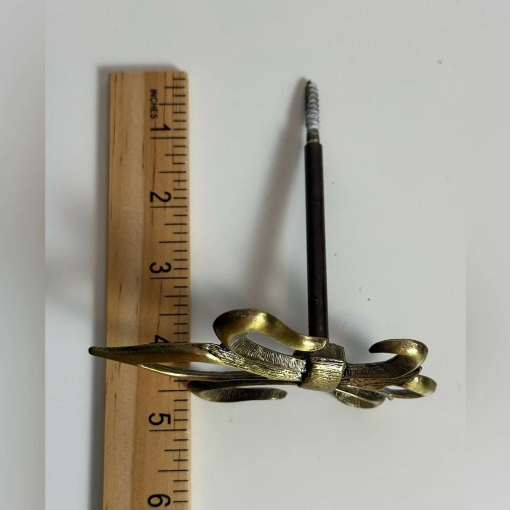 Vintage Brass Fleur-de-Lis Drawer Pulls Set of 4 Ornate Cabinet Hardware